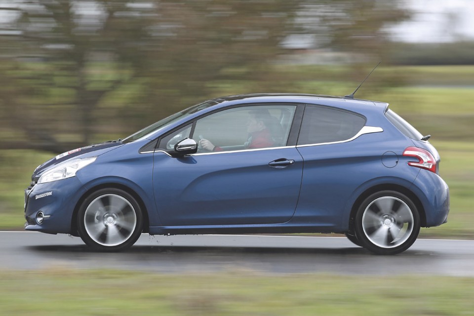 Essai Peugeot 208 Féline - Bleu Virtuel - 3 portes 04