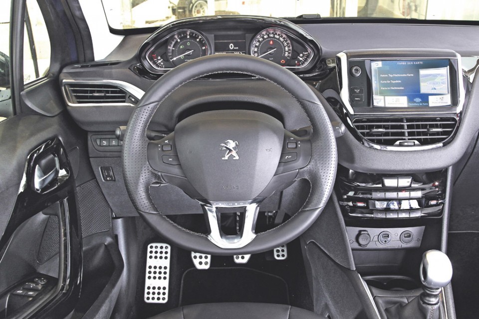 Poste de conduite Peugeot 208 Féline - Bleu Virtuel - 3 portes 05