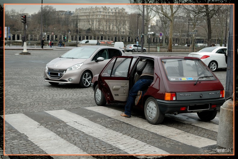 Comparatif Peugeot 208 Féline Blossom Grey et Peugeot 205 GR Bordeaux 003