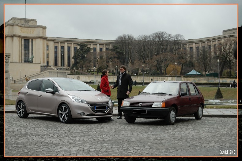 Comparatif Peugeot 208 Féline Blossom Grey et Peugeot 205 GR Bordeaux 006