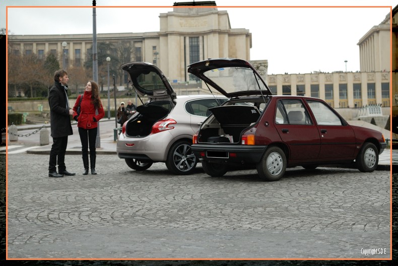 Comparatif Peugeot 208 Féline Blossom Grey et Peugeot 205 GR Bordeaux 009