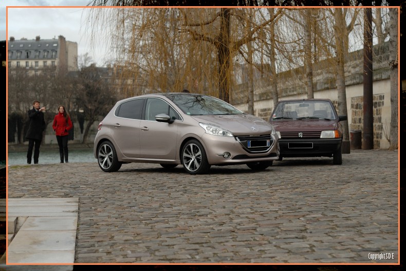 Comparatif Peugeot 208 Féline Blossom Grey et Peugeot 205 GR Bordeaux 011