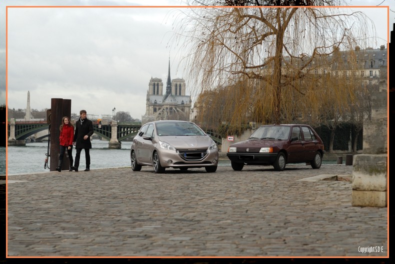 Comparatif Peugeot 208 Féline Blossom Grey et Peugeot 205 GR Bordeaux 012