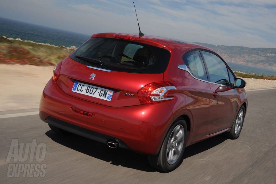 Essai Peugeot 208 Allure - Rouge Erythrée - 3 portes 02