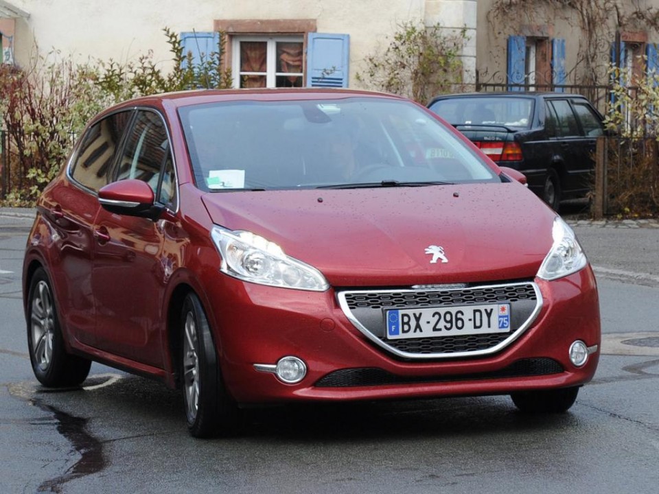Test Peugeot 208 Rouge Erythrée 02