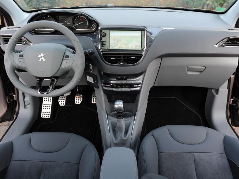Poste de conduite Peugeot 208 Blossom Grey 04