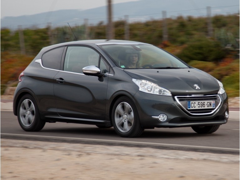 Essais Peugeot 208 Allure Gris Shark au Portugal 08