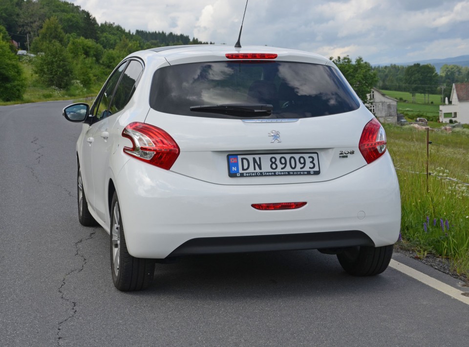 Peugeot 208 Allure 1.6 e-HDi 92 Blanc Banquise 5 portes - 007