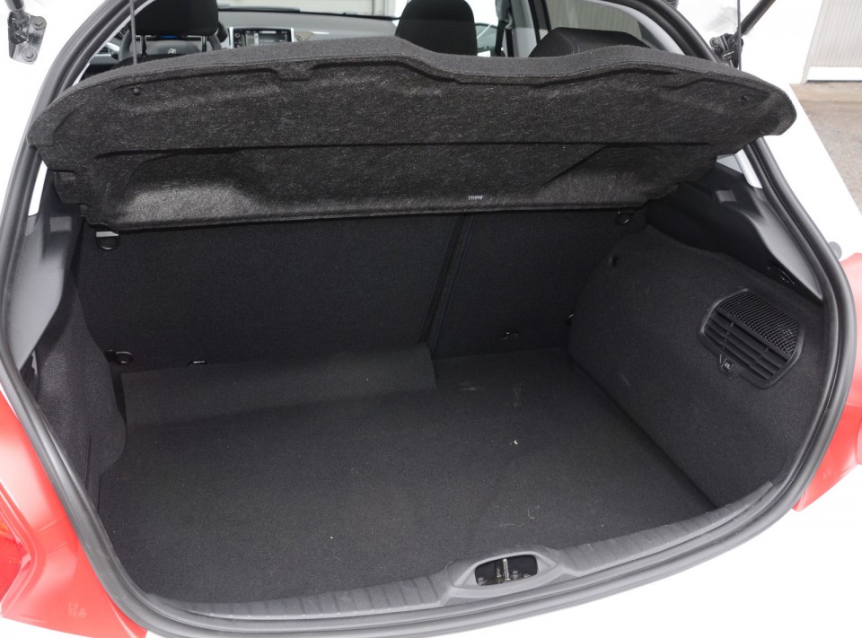 Coffre et JBL Peugeot 208 Allure 1.6 e-HDi 92 Blanc Banquise 5 portes - 012