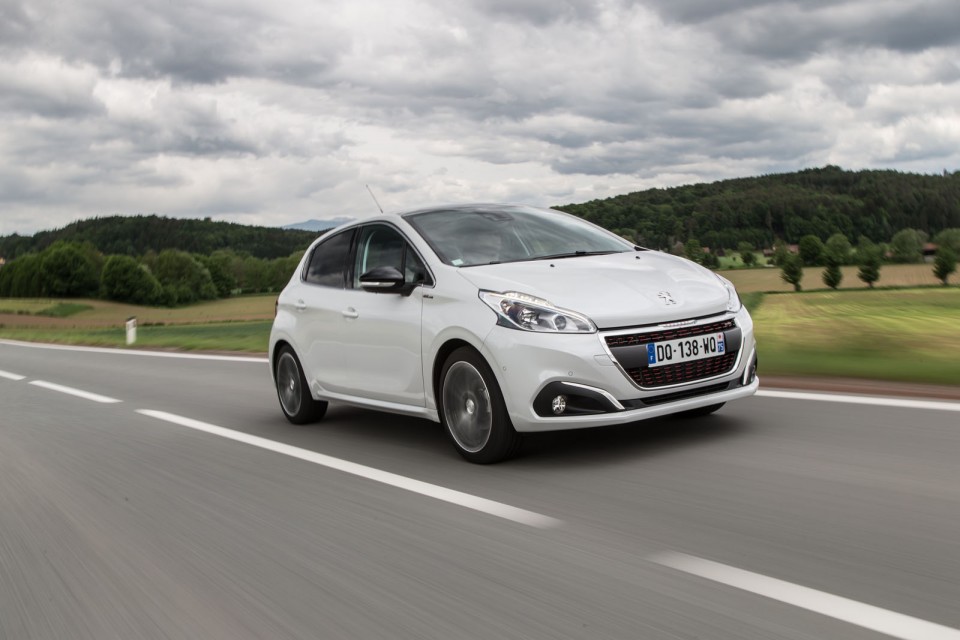 Photo essai Peugeot 208 GT Line Blanc Perle Nacré restylée - E