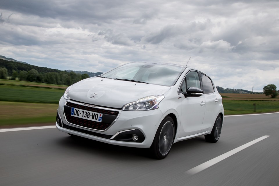 Photo essai Peugeot 208 GT Line Blanc Perle Nacré restylée - E