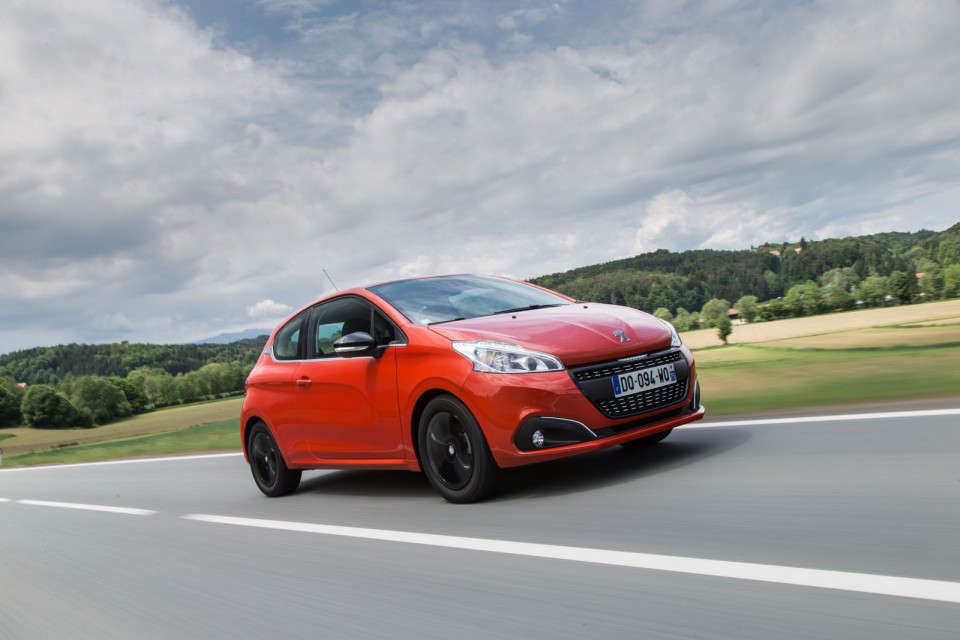 Photo essai Peugeot 208 Allure Orange Power restylée - Essais 2