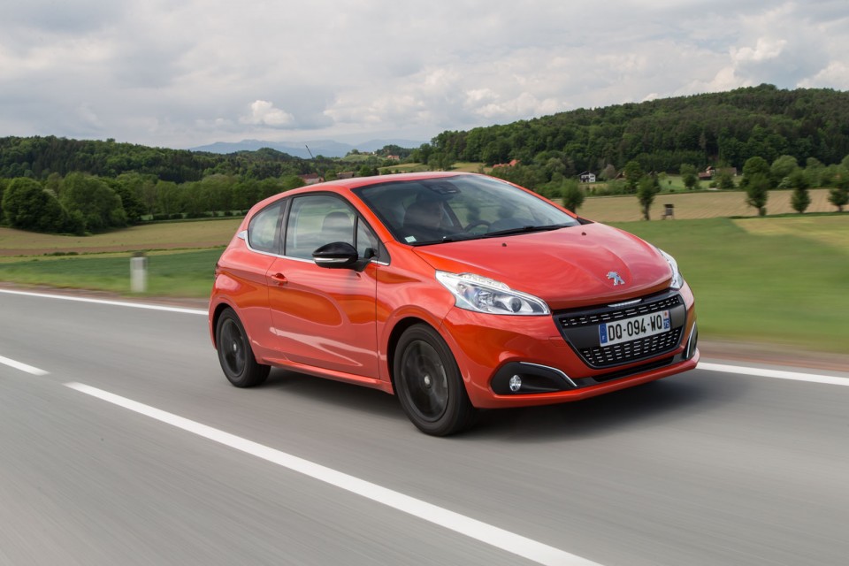 Photo essai Peugeot 208 Allure Orange Power restylée - Essais 2