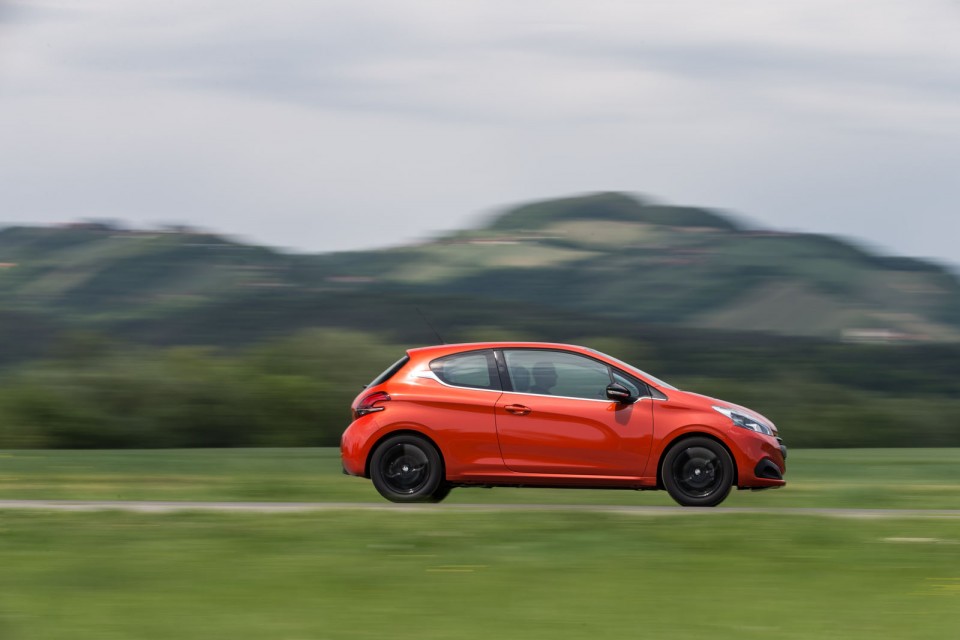 Photo essai Peugeot 208 Allure Orange Power restylée - Essais 2