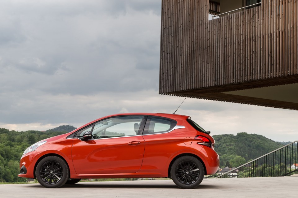 Photo essai Peugeot 208 Allure Orange Power restylée - Essais 2