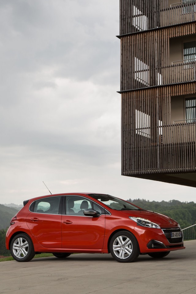 Photo essai Peugeot 208 Orange Power restylée - Essais 2015
