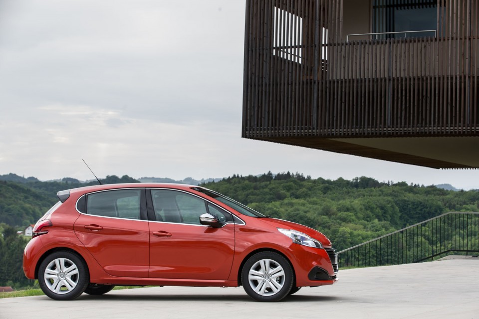 Photo essai Peugeot 208 Orange Power restylée - Essais 2015