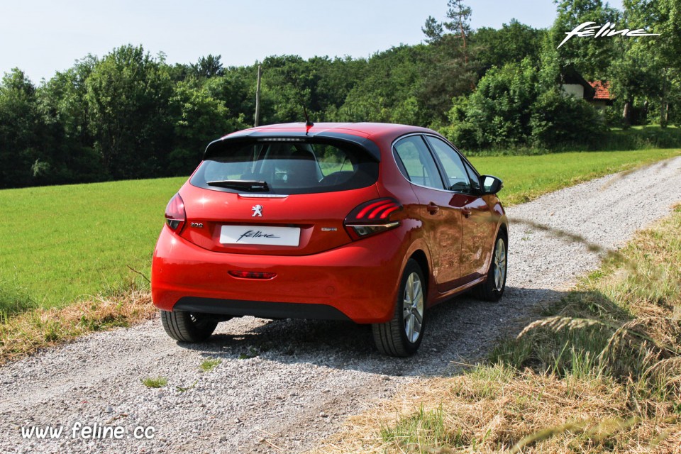 Photo essai Peugeot 208 Business Pack Orange Power restylée (Ma