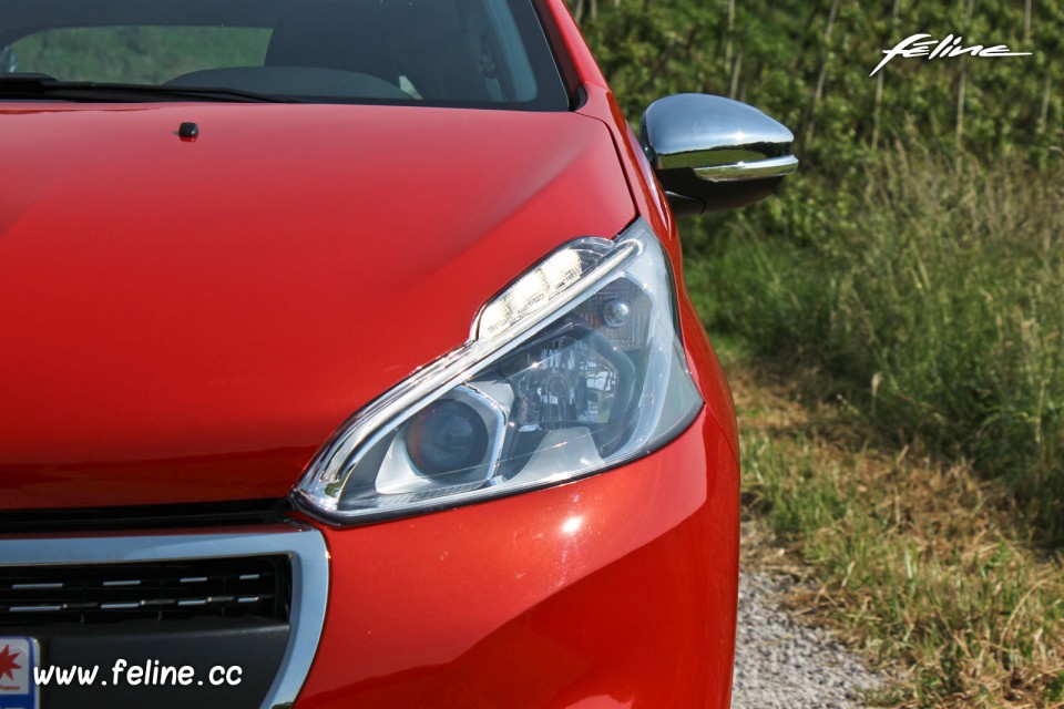 Photo phare avant LED Peugeot 208 Business Pack Orange Power res