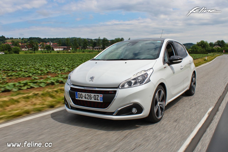 Photo essai Peugeot 208 GT Line Blanc Perle Nacré restylée (Ma