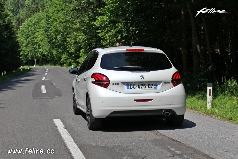 Photo essai Peugeot 208 GT Line Blanc Perle Nacré restylée (Ma