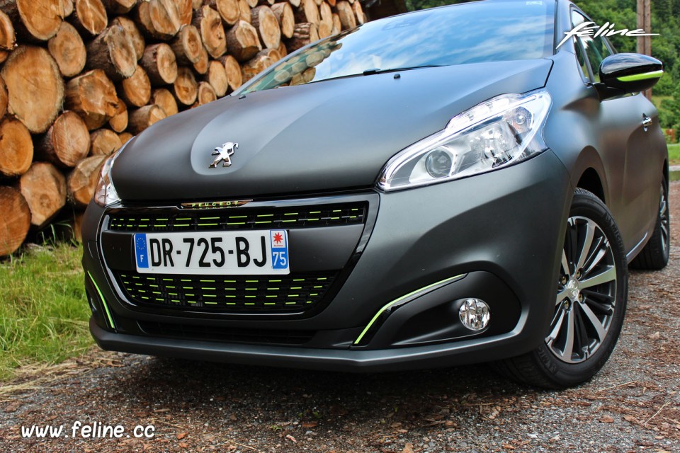 Photo calandre avant Lime Yellow Peugeot 208 Allure Ice Silver r