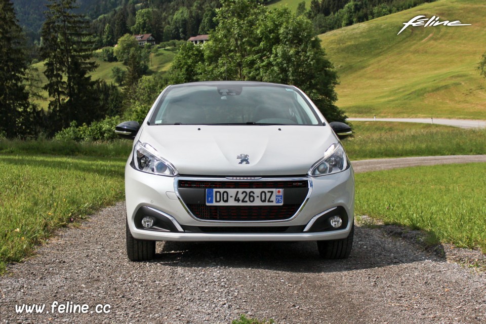 Photo essai Peugeot 208 GT Line Blanc Perle Nacré restylée (Ma