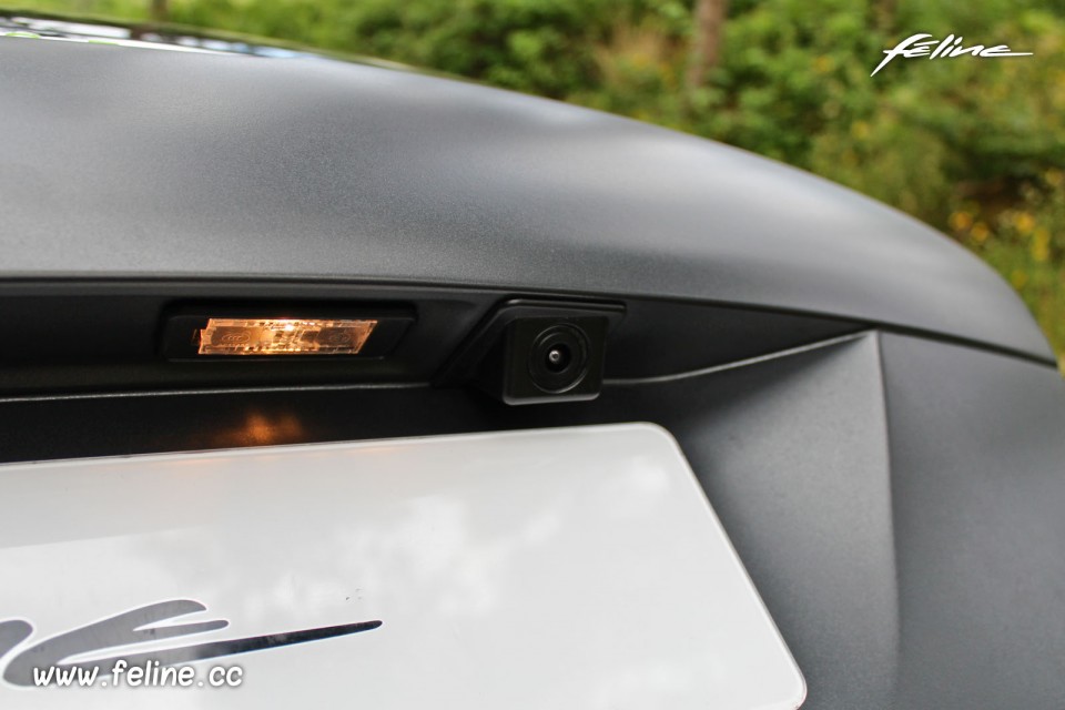 Photo caméra de recul Peugeot 208 restylée (Mai 2015)