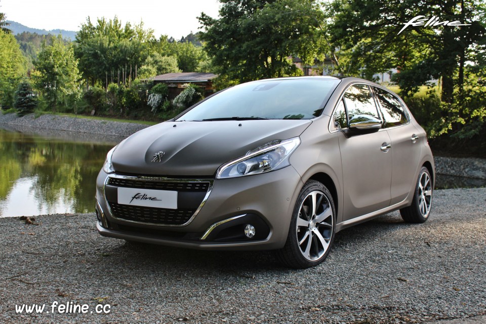 Photo essai Peugeot 208 Féline Ice Grey restylée (Mai 2015)