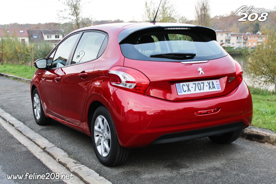 Photo Essai Peugeot 208 Active Rouge Rubi - 1.2l e-VTi 82 ETG5 - 1-003