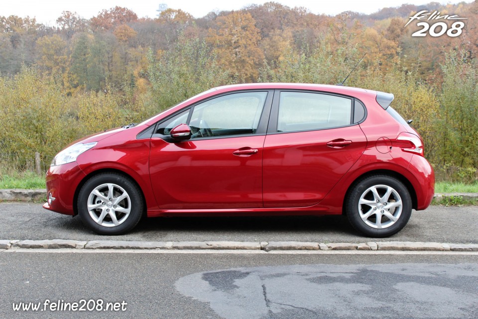 Photo Essai Peugeot 208 Active Rouge Rubi - 1.2l e-VTi 82 ETG5 - 1-004