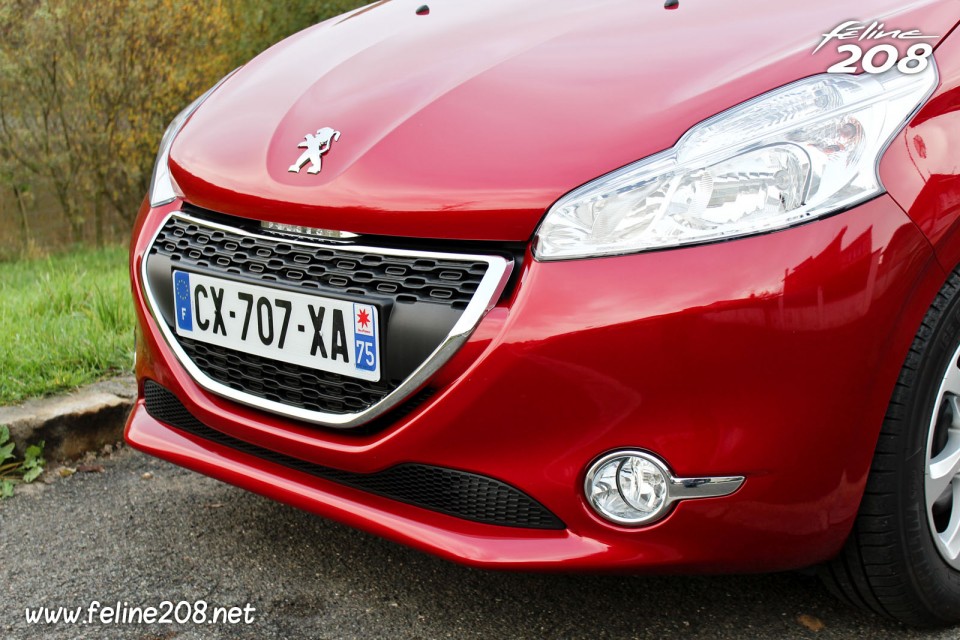 Photo bouclier avant Peugeot 208 Active Rouge Rubi - 1.2l e-VTi 82 ETG5 - 1-006
