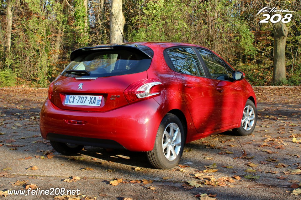 Photo Essai Peugeot 208 Active Rouge Rubi - 1.2l e-VTi 82 ETG5 - 1-015