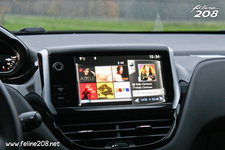 Photo écran tactile multimédia SMEG Peugeot 208 Active Rouge Rubi - 1.2l e-VTi 82 ETG5 - 1-038