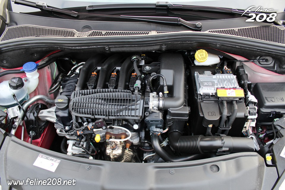 Photo moteur Peugeot 208 Active Rouge Rubi - 1.2l e-VTi 82 ETG5 - 1-041