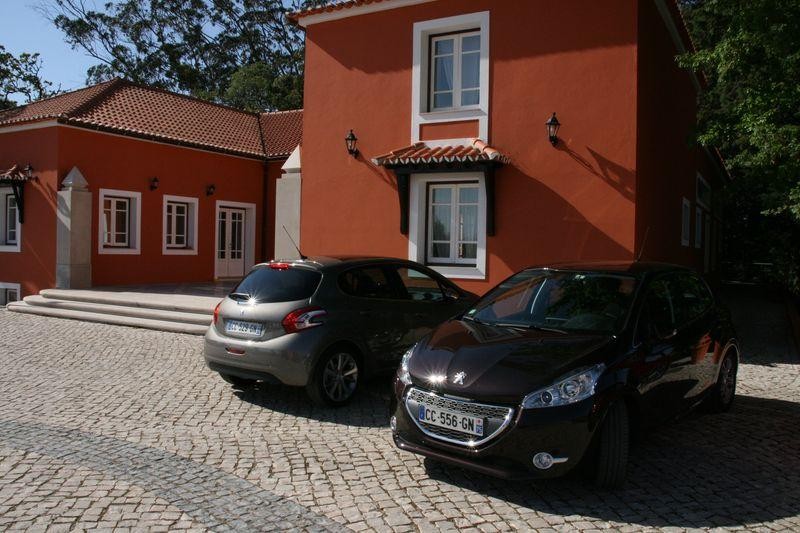 Peugeot 208 Allure Spirit Grey et Peugeot 208 Allure Rouge Noir