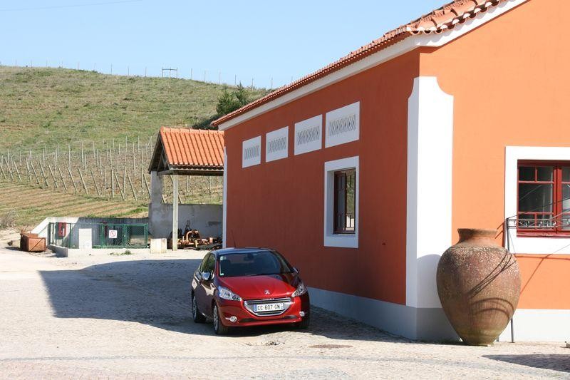 Photo Peugeot 208 Allure 3 portes Rouge Erythrée