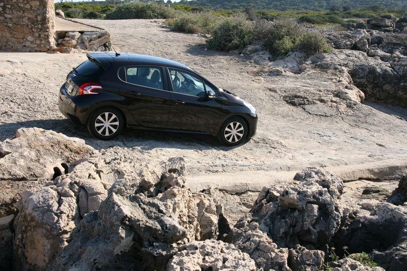 Essai Peugeot 208 Active Blue Lion - Rouge Noir 030