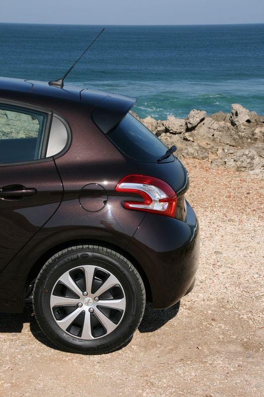 Essai Peugeot 208 Active Blue Lion - Rouge Noir 068