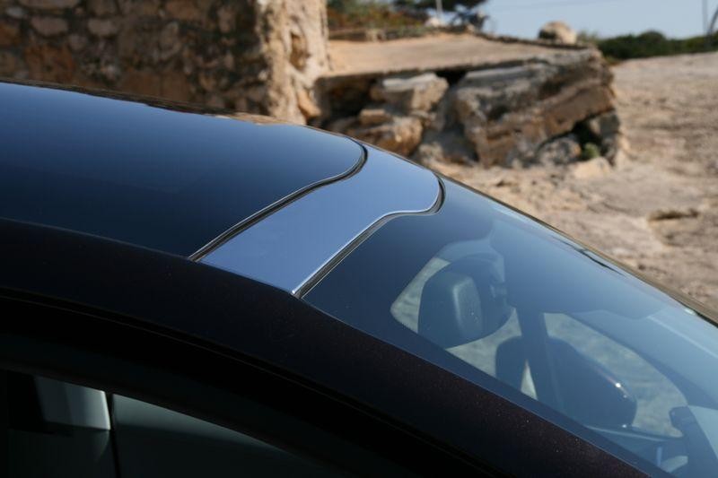 Enjoliveur de Toit Vitré Panoramique Peugeot 208 Allure - Rouge Noir 077