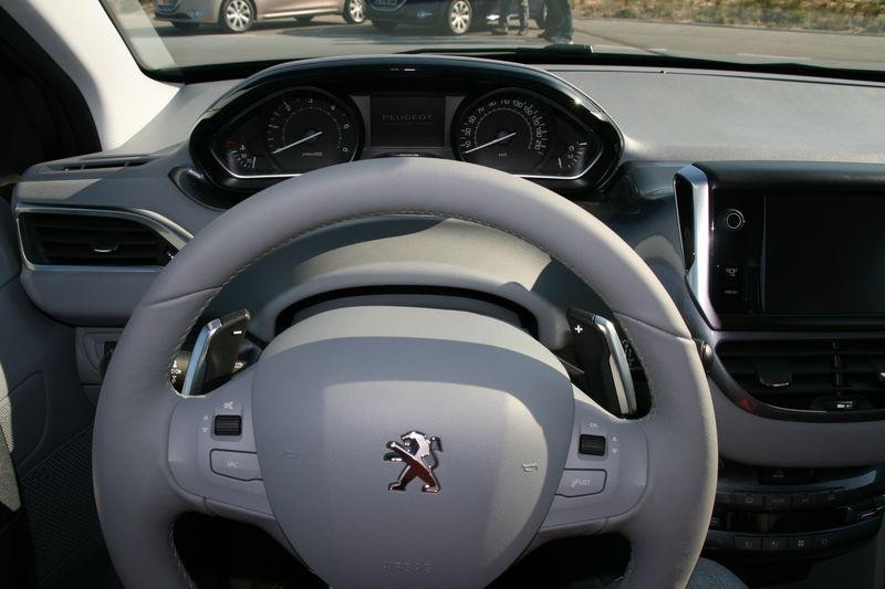 Volant Peugeot 208 Active 085