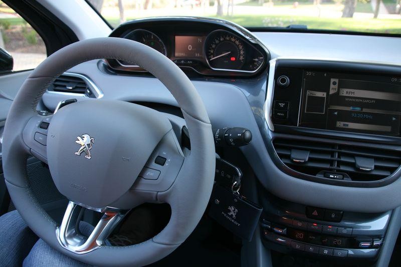 Volant Peugeot 208 Active 086