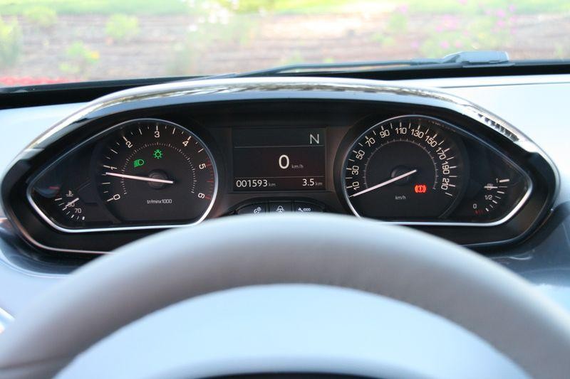 Compteurs Peugeot 208 089
