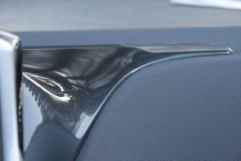 Détail enjoliveur tableau de bord - Peugeot 208 Active 090