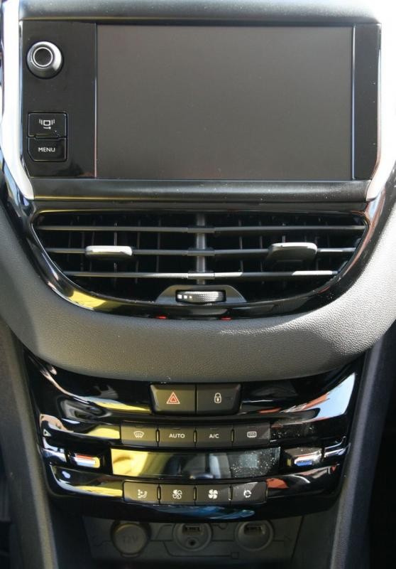 Console de bord Peugeot 208 099