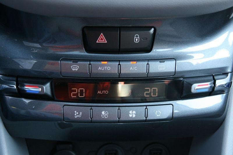 Climatisation automatique bi-zone Peugeot 208 102