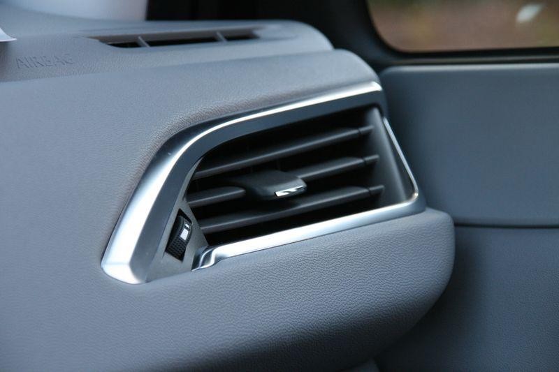Aérateur latéral Peugeot 208 Active 105