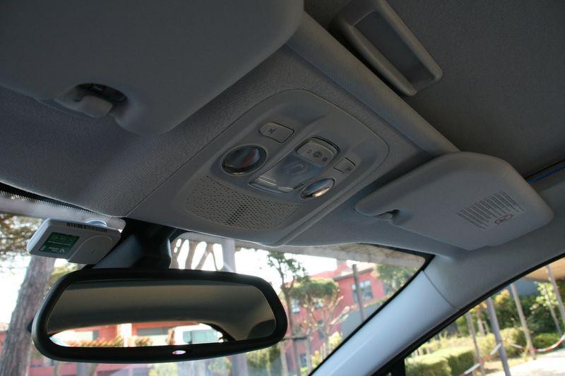 Plafonnier et rétroviseur intérieur Peugeot 208 113