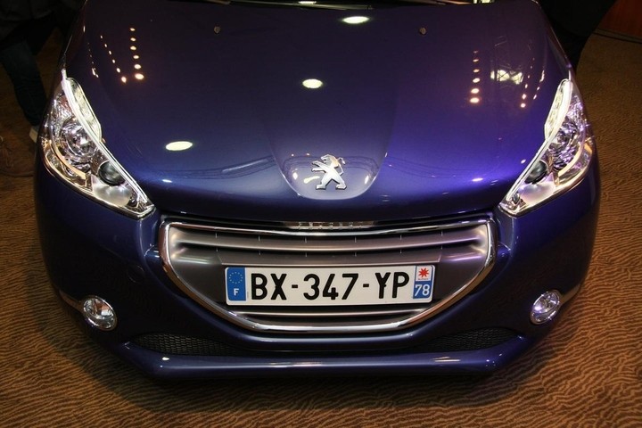 Bouclier avant - Peugeot 208 Allure Bleu Virtuel - 3 portes 02