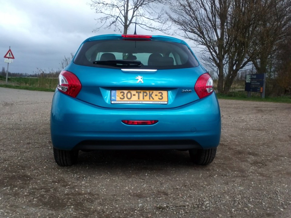 Photo arri re de la Peugeot 208 Active Bleu Belle le 14 VTi 95 ch